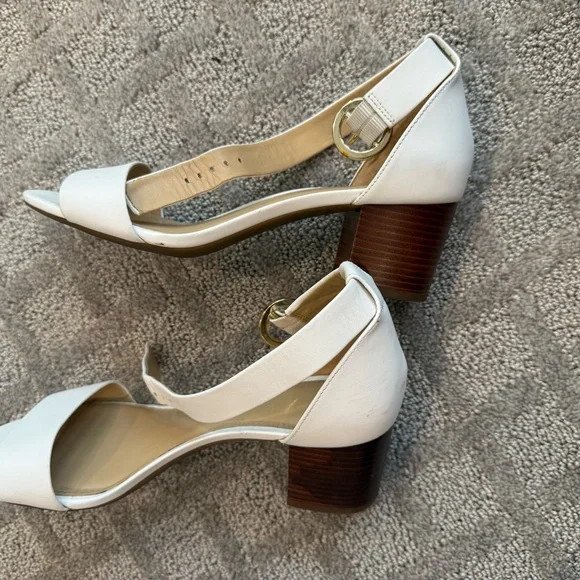 Michael Kors Elegant White Sandals - Picture 5 of 6